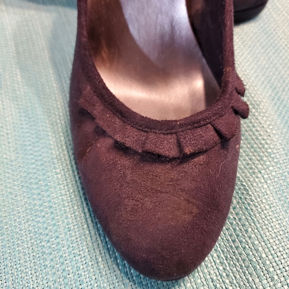 NWT Women's navy blue heels - Picture 4 of 6